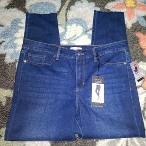 NWTs Sofia Vergara* Skinny Ankle Jeans